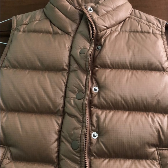 Gold puffy vest - Picture 2 of 4